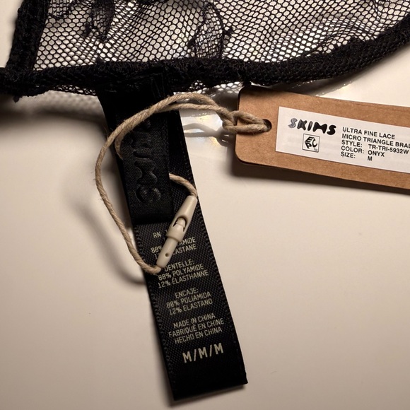 SKIMS 🖤 ultra fine micro black lace triangle string bra~ medium - Picture 8 of 8